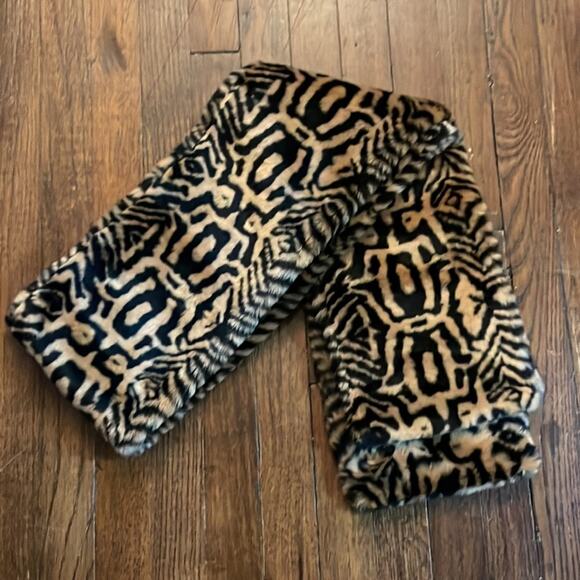 Lita by Ciara Animal Print Scarf Plush Faux Fur Leopard - Picture 3 of 3